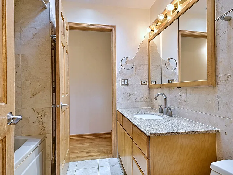 2360 N Drury Ln — Photo 11