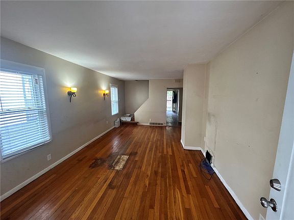 5th image of 529 Ambridge Ave
