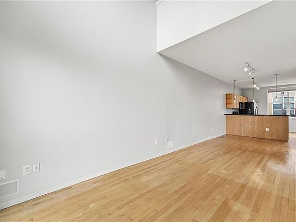3rd image of 4577 Madison Ave Unit E4