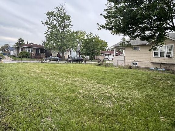 2nd image of 1049 Drackert St