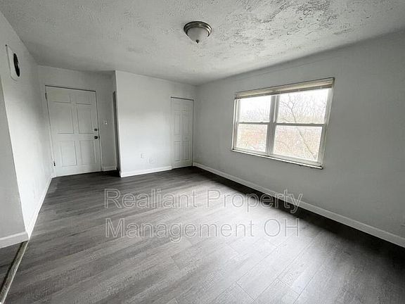 2nd image of 1737 Grand Ave APT 4