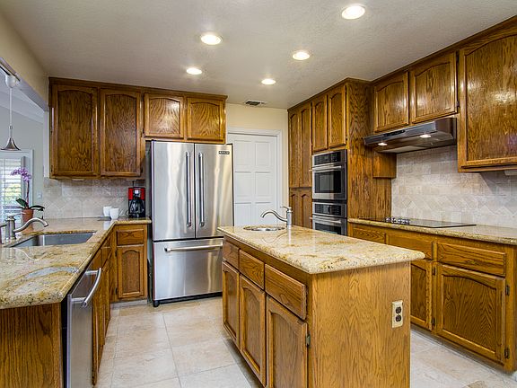 5th image of 3807 Sweetwater Dr