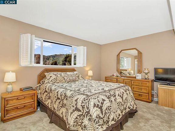 3rd image of 115 Hazelwood Pl