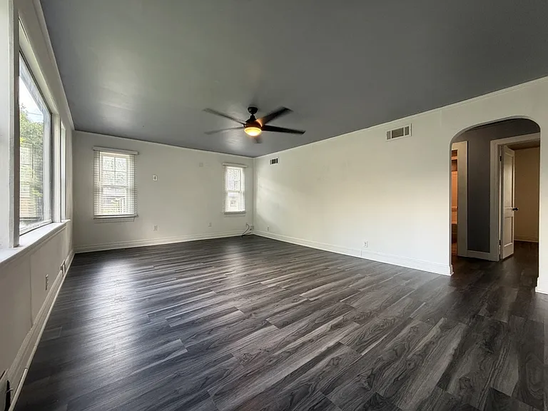 1095 S Ray Ave — Photo 2