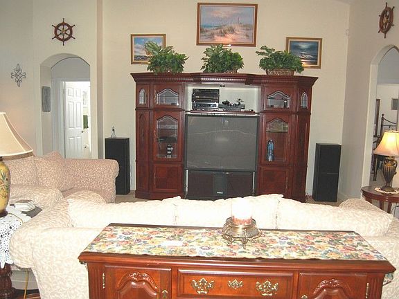 3rd image of 555 Alexandra Ave SW