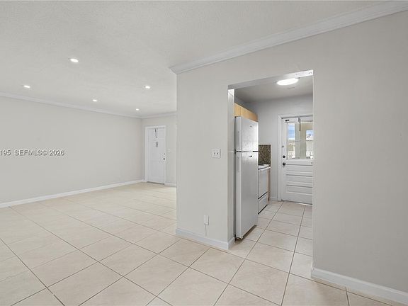 4th image of 5450 Hollywood Blvd APT 202