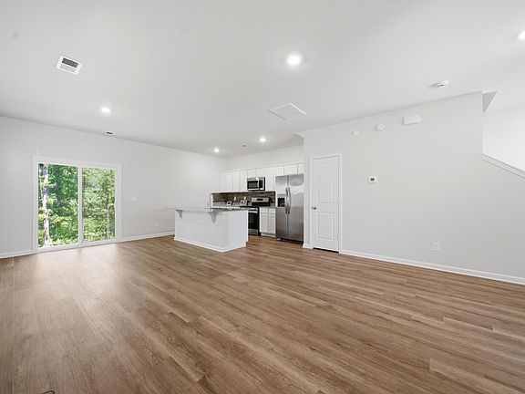 5th image of 828 Yellow Swan Ln