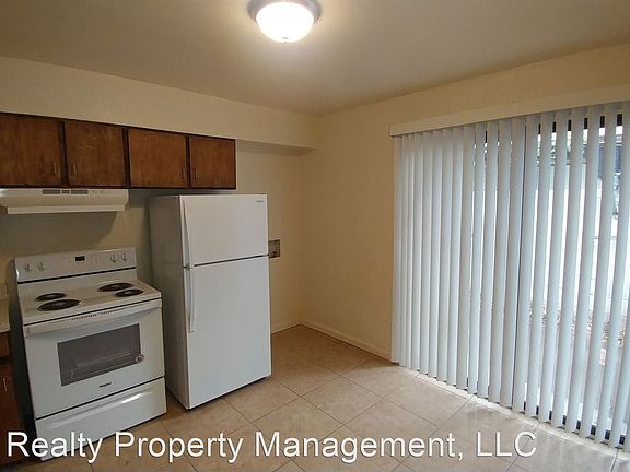 4th image of 537 Palomas Dr SE #C