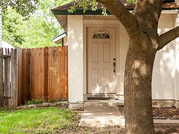 4th image of 1108 Thorn Creek Pl