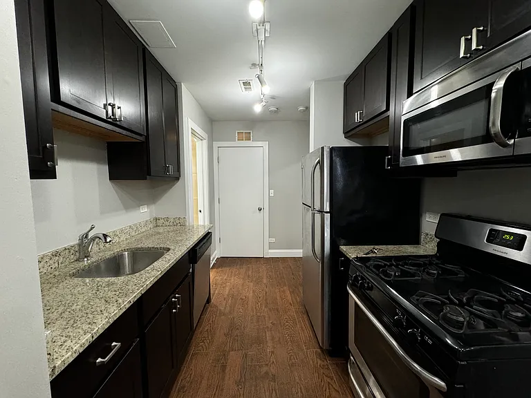 5400-5402 N Winthrop Avenue Gdn — Photo 4