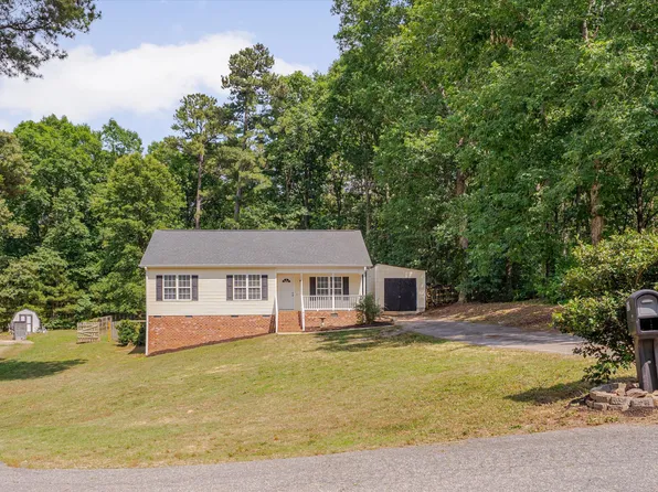 416 Creekbluffs Dr, Fuquay Varina, NC 27526