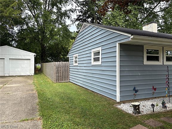 3rd image of 88 Circle Dr