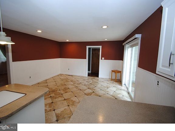 5th image of 1637 Perkins Ln