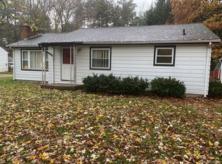 5425 Lakeshore Rd, Fort Gratiot, MI 48059