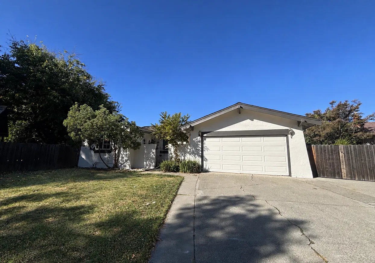 4 bed, 1417 sqft, $2,950 — Photo 1