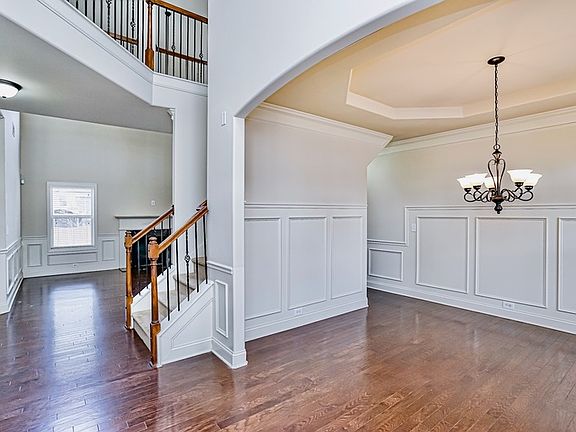 3rd image of 243 Abbey Gardens Ln