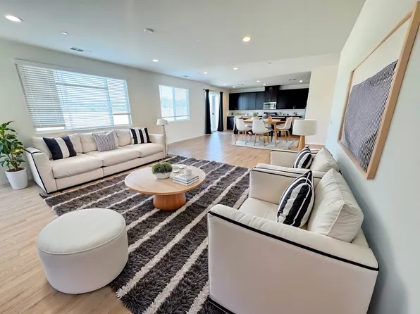 993 Peach Grv, Riverside, CA 92501