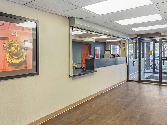 Lobby and Guest Check-in