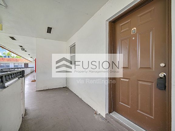 4th image of 400 NW 65th Ave APT 220