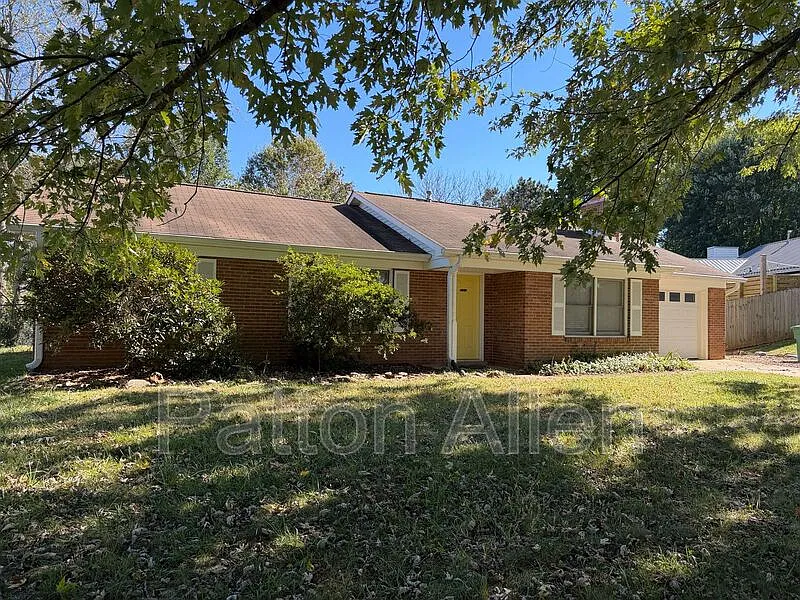 3 bed, 2.0 bath, 1308 sqft, $2,150 — Photo 2