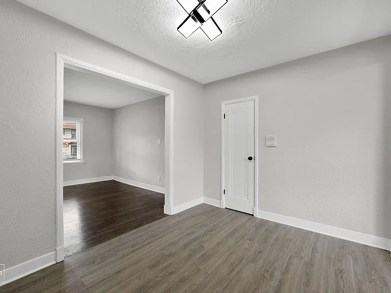 308 Elizabeth St — Photo 8