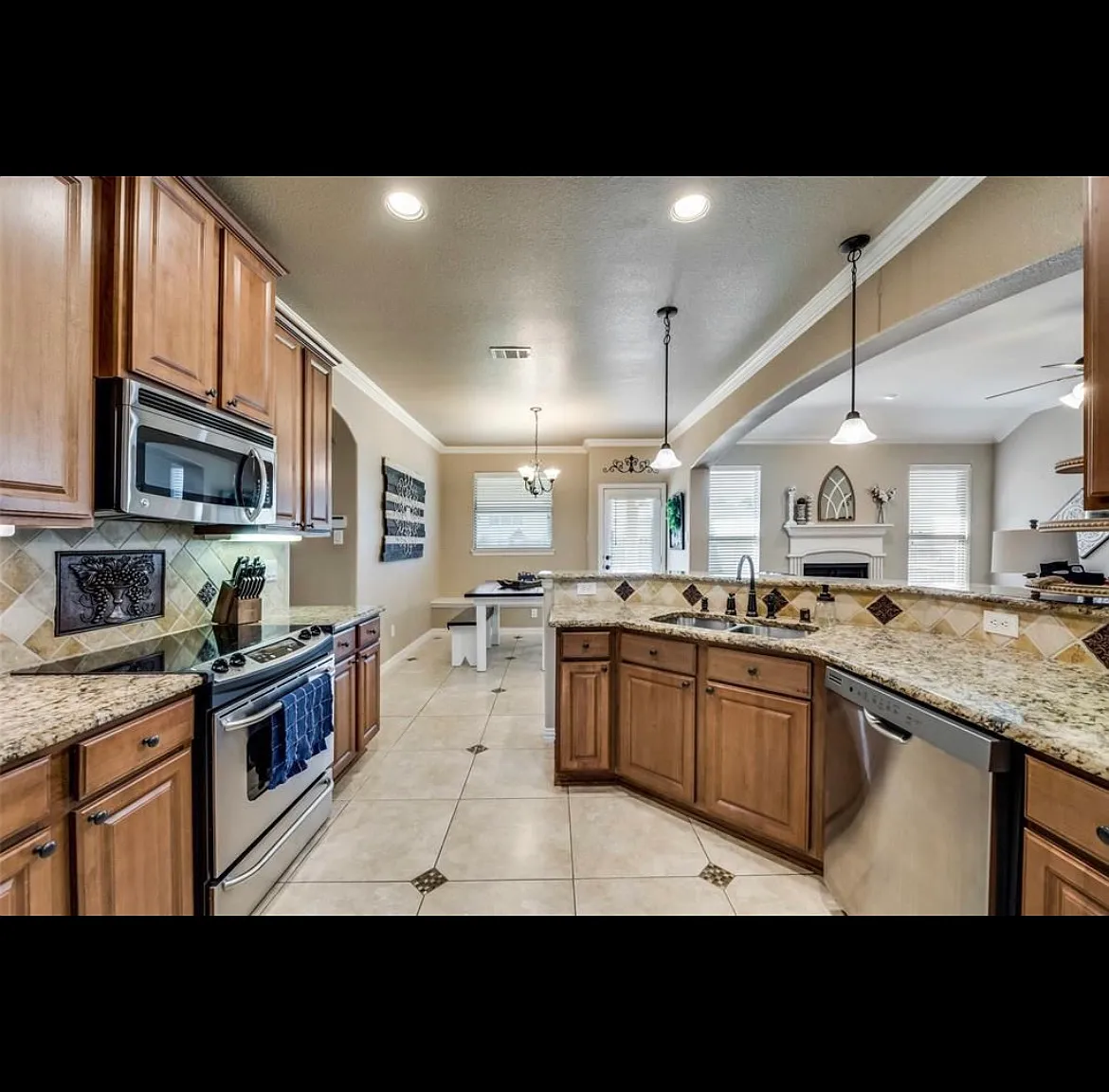 3 bed, 1786 sqft, $2,850 — Photo 3