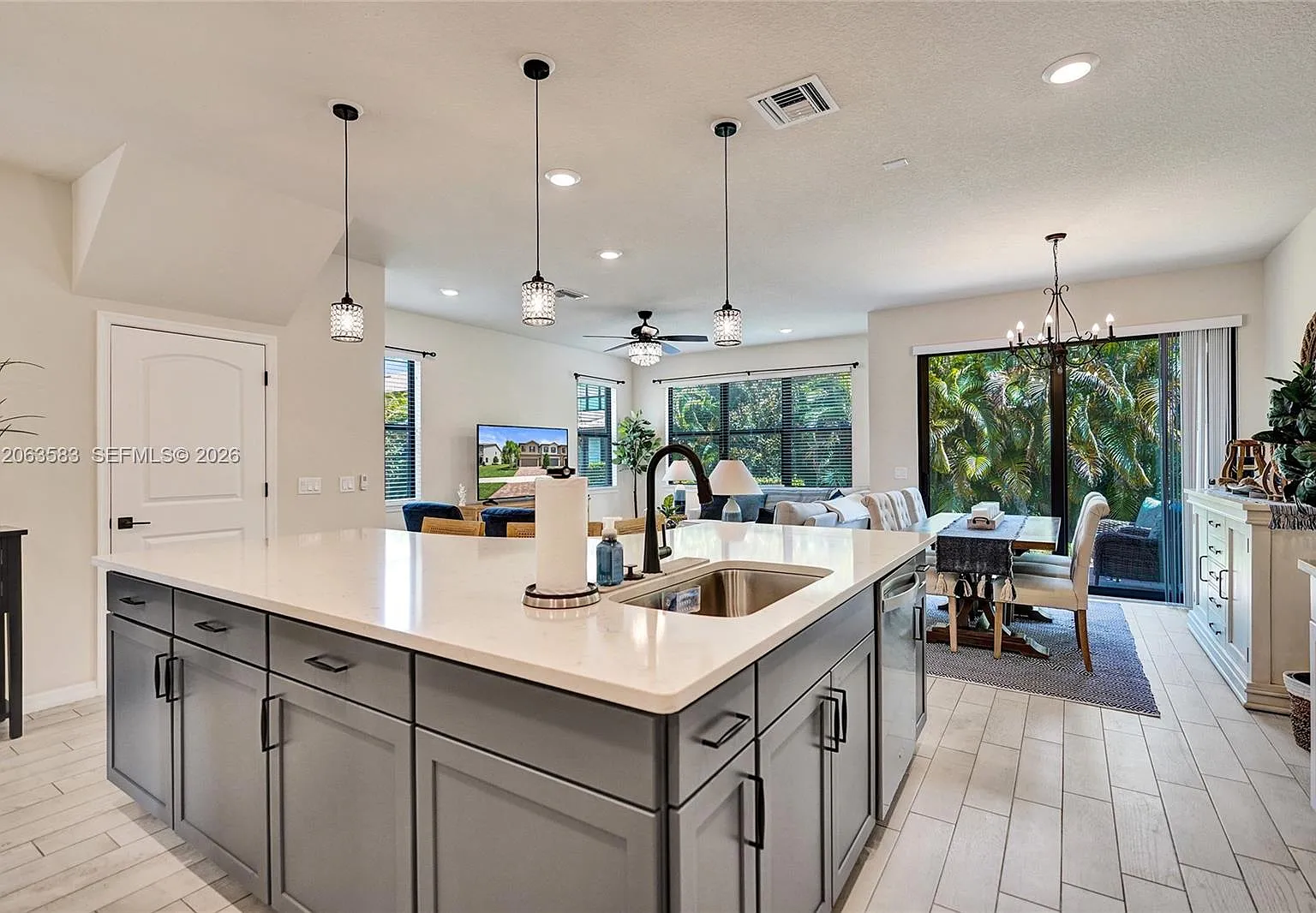 3 bed, 2.5 bath, 1895 sqft, $3,400 — Photo 3