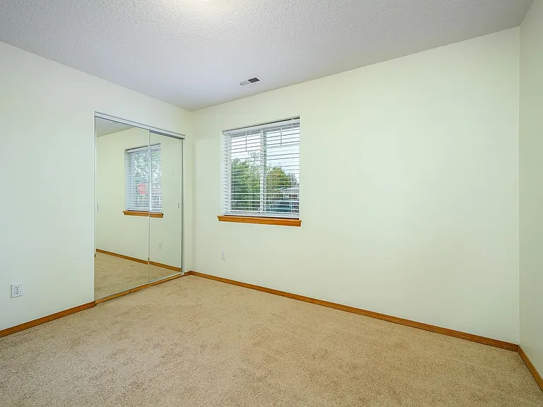 357 NE Faulconer Ct — Photo 19