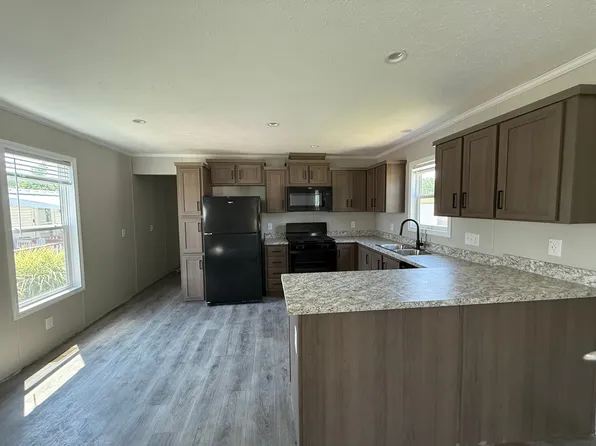 216 N Carolina Dr, Elyria, OH 44035