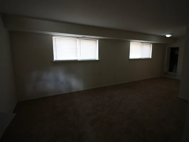 810 Nat Ct — Photo 32