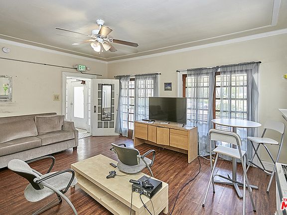4th image of 700 S New Hampshire Ave