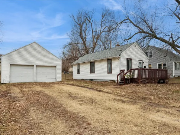 925 21st Ave SW, Cedar Rapids, IA 52404