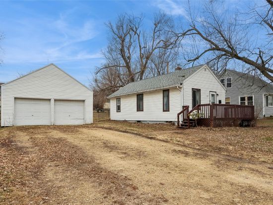 925 21st Ave SW, Cedar Rapids, IA 52404