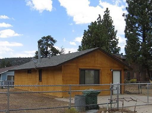 1st image of 2105 6th Ln
