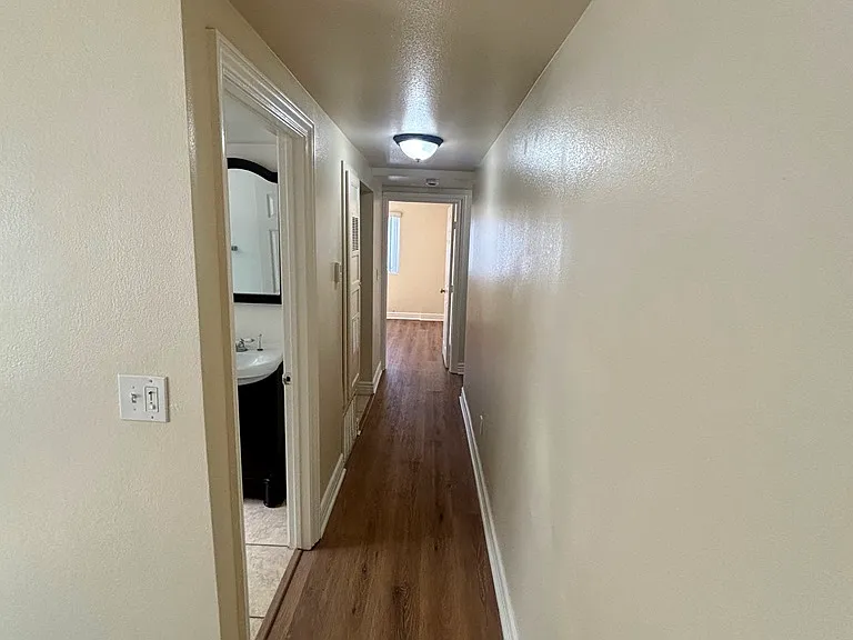 1031 E 52nd Pl — Photo 7