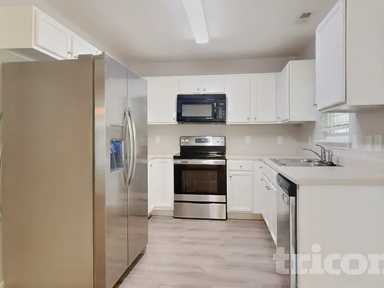 4828 Lighthouse Ct — Photo 6