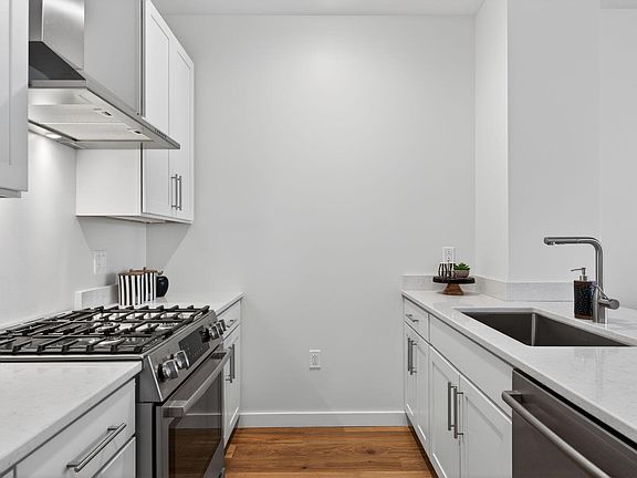 5th image of 387 Commercial Street #535