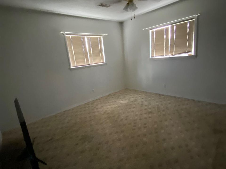 2nd image of 31 Sunset Dr