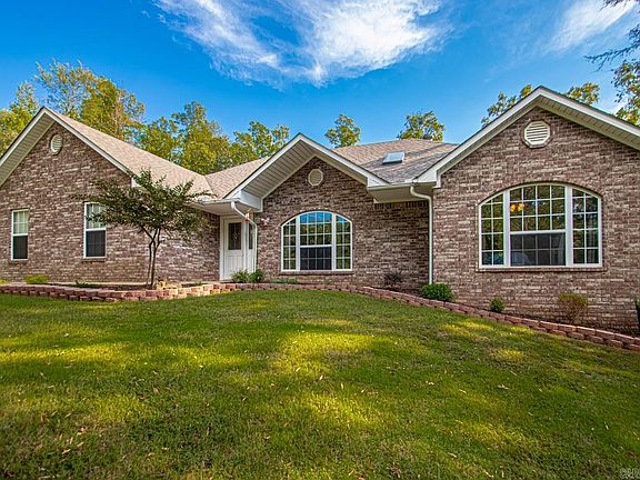3rd image of 435 Coachlight Rd