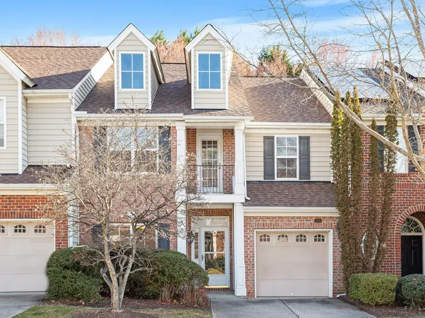 204 Chateau Pl, Chapel Hill, NC 27516