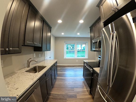 5th image of 1619 Nathan Ln