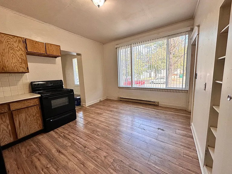 5028 N Nelson St — Photo 3