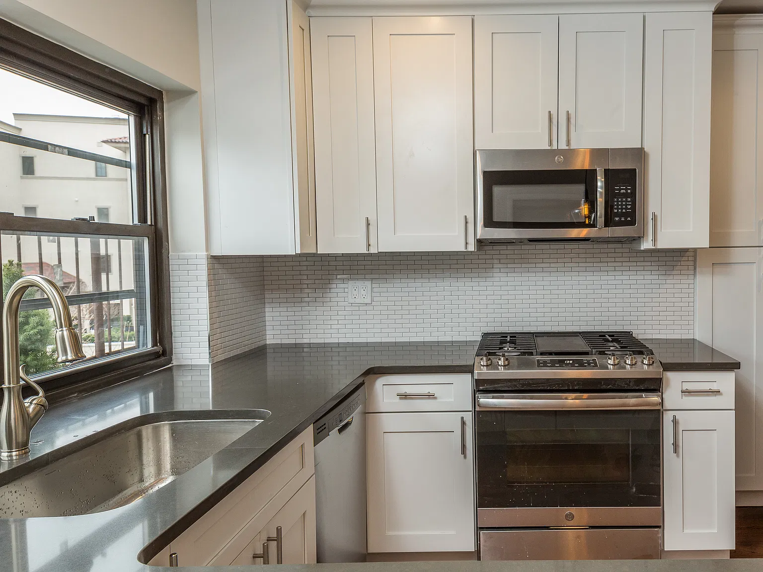3 bed, 1586 sqft, $6,000 — Photo 3