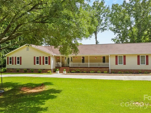 2006 Fairway Dr, Lancaster, SC 29720