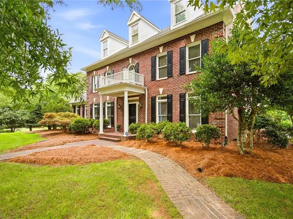 5605 Wildrose Dr, Greensboro, NC 27410