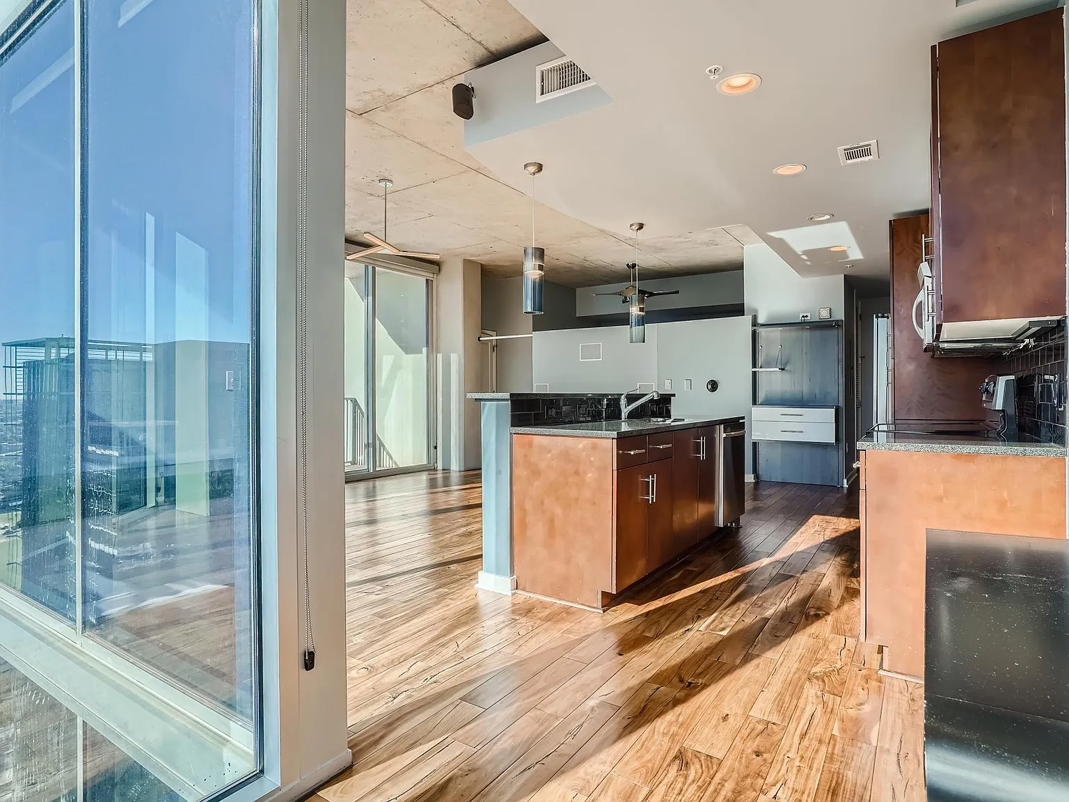 1 bed, 801 sqft, $3,250 — Photo 2