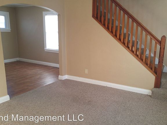 4th image of 121 Yellowstone Ave