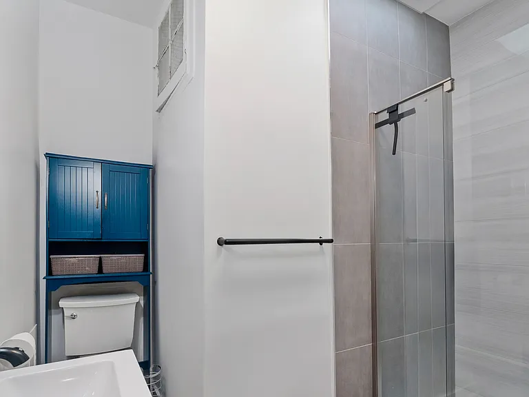 35-33 34th St #3 — Photo 4