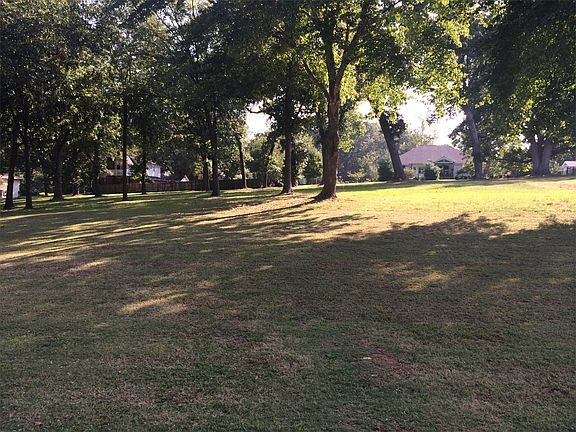5th image of 901 Trails End Ln
