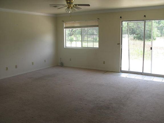 3rd image of 400 Woodlands Trl